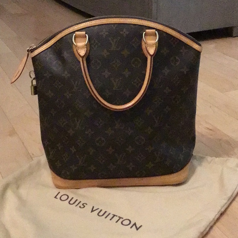Louis Vuitton vertical bag